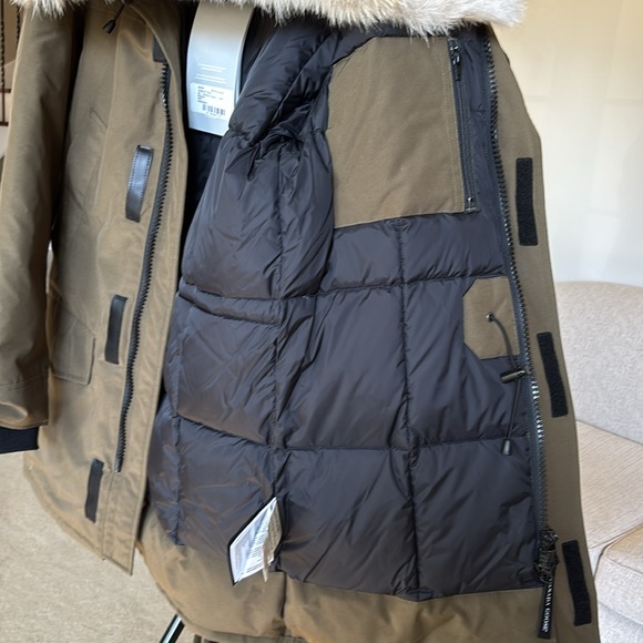 Canada Goose NWT Men’s Langford Heritage Parka Size M In Military Green w Fur - Picture 7 of 10